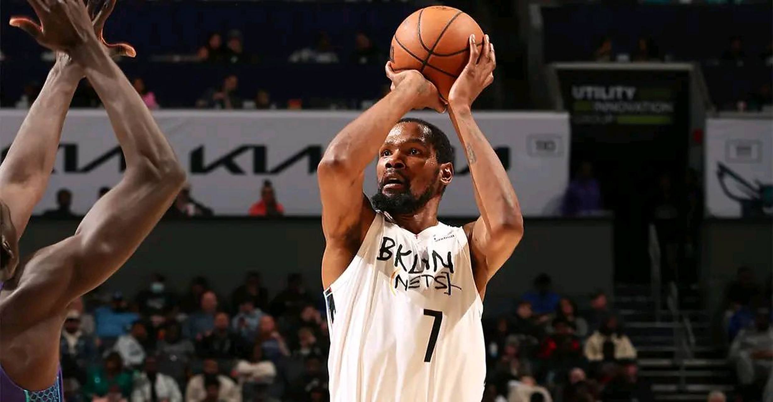 关于里程碑夜门兴格拉德巴赫复出首秀，NBA季后赛冲刺阶段刷纪录，话题不断，赛季目标并未改变的信息-满冠体育